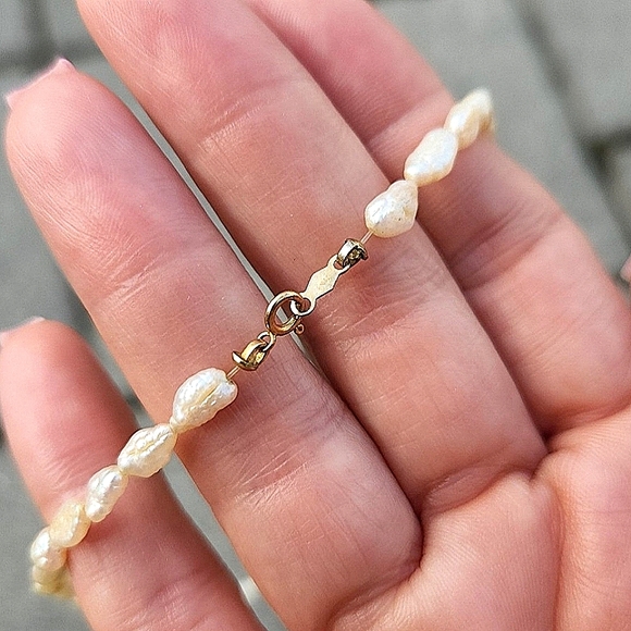 14k Yellow Gold Freshwater Pearl & Onyx Bead Necklace - Picture 5 of 6